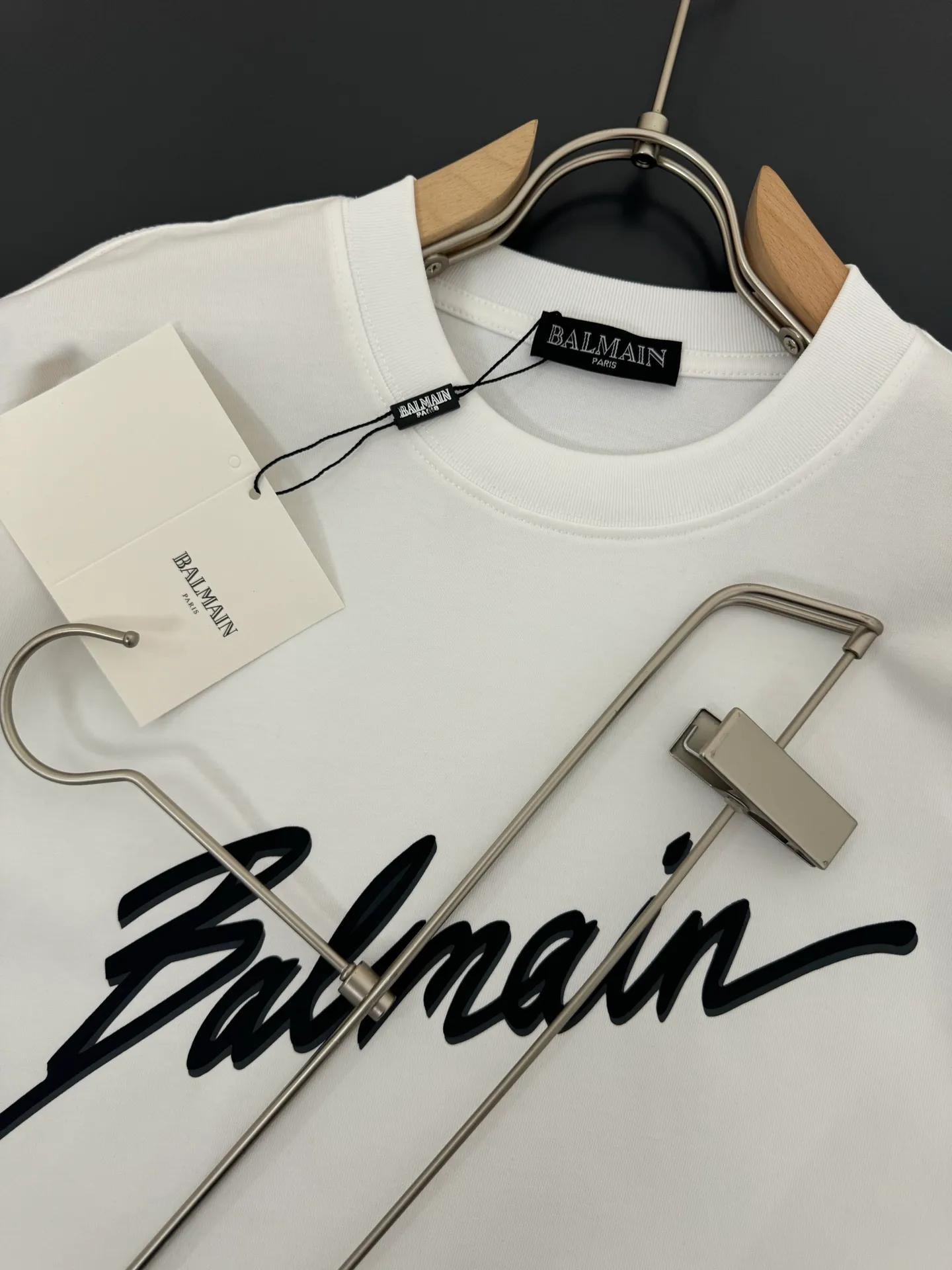 Balmain Balmain g-gram heavy cotton T-shirt, thick Breathable loose fit, printed logo design, spring and summer New Arrival round neck fashionable short-sleeved T-shirt, comfortable against the skin, durable and easy to wear, meticulous original craftsmanship, a must-have for casual Versatile Color: Black White Sizes: S M L XL XXL